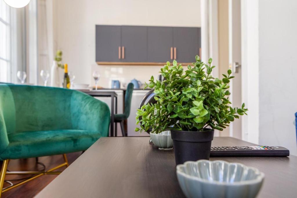 Newcastle'S Most Central Apartment - Sleeps 10 Exterior foto